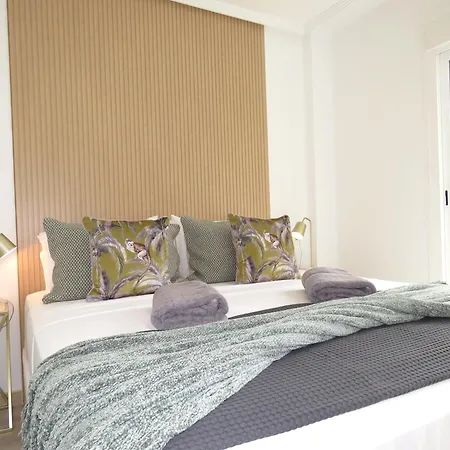Villamartin Palms Stylish Close To Golf And Ocean With Garden Views